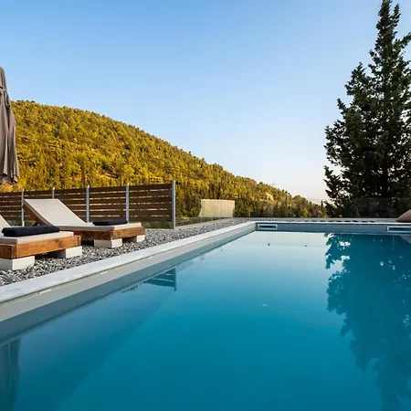 Villa When Waters Are Colored *