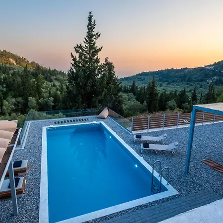 Villa When Waters Are Colored Dragano